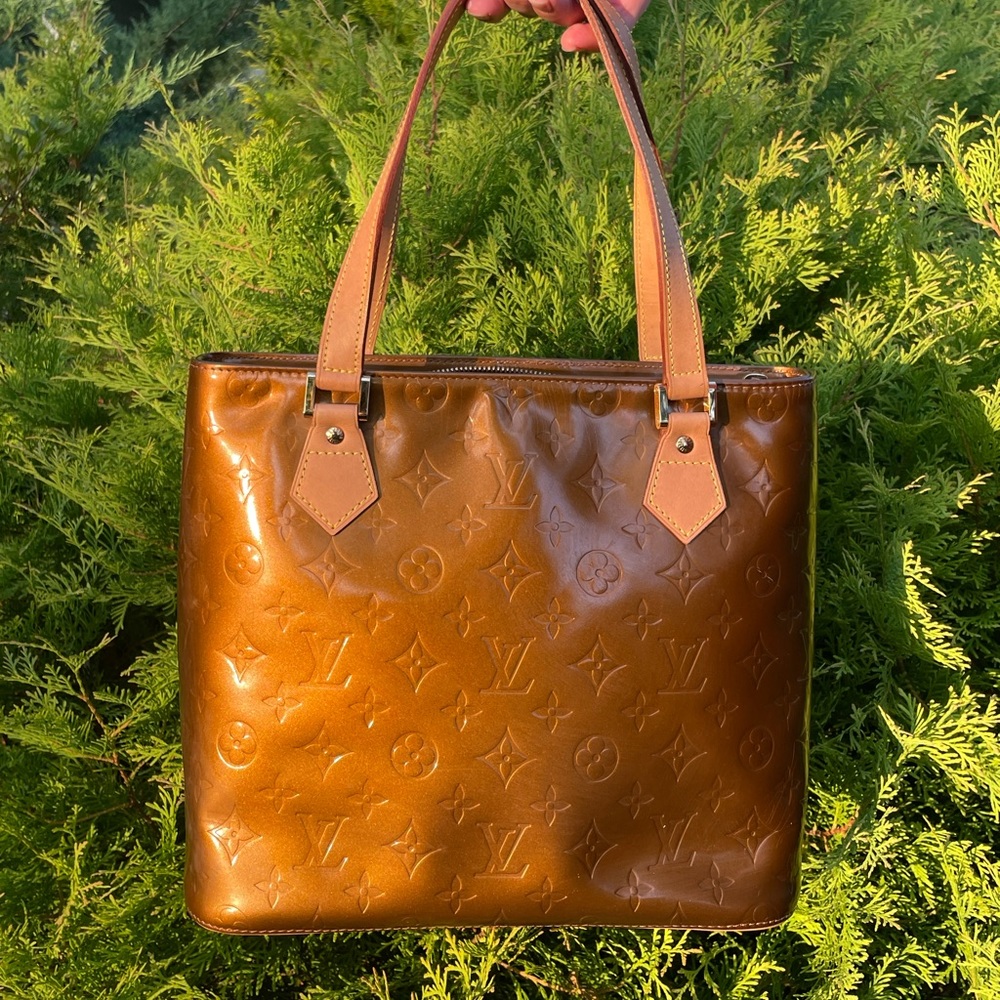 Authentic Louis Vuitton Bag. Very good condition